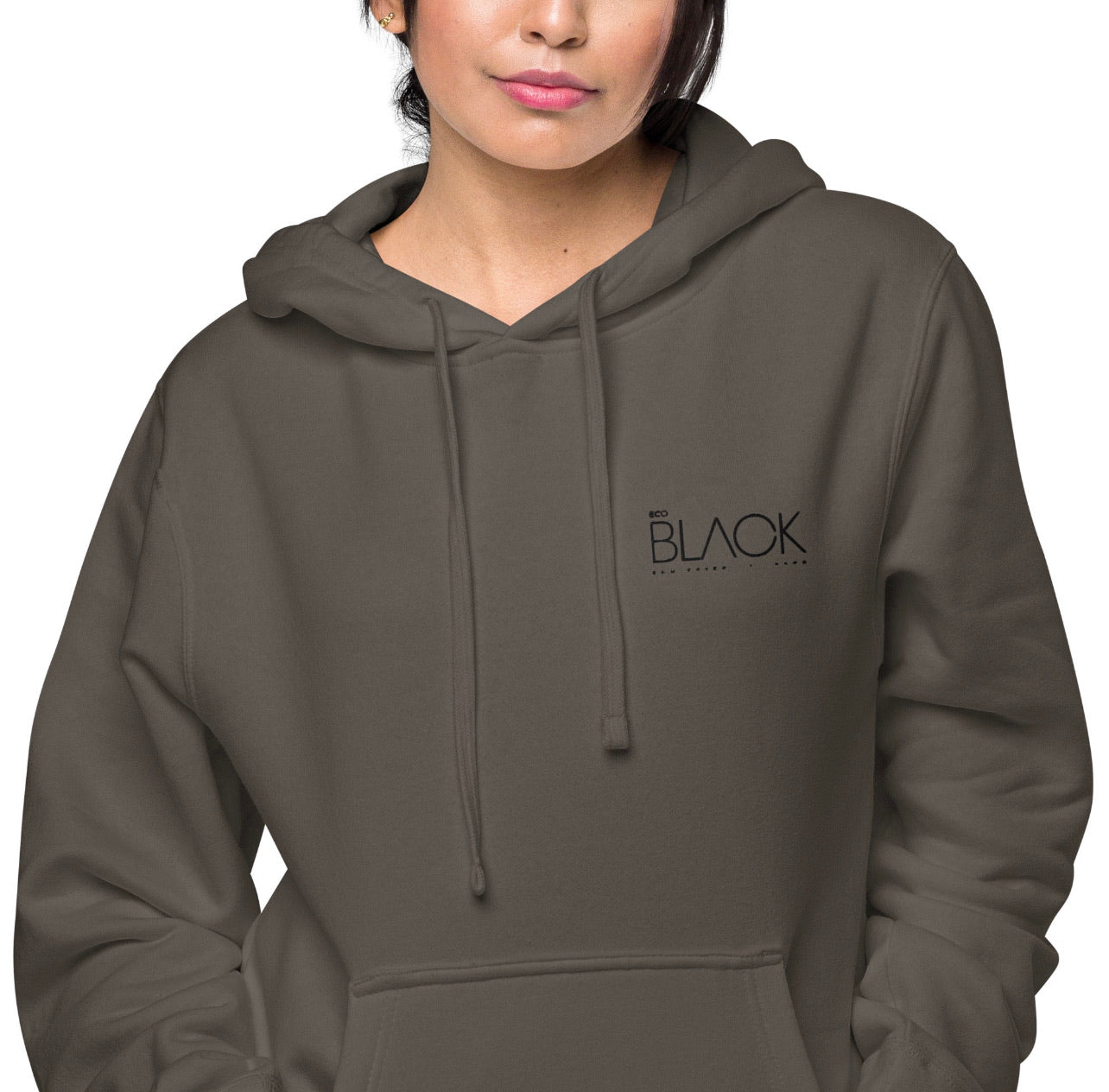 HOODIES & SWEATSHIRTS